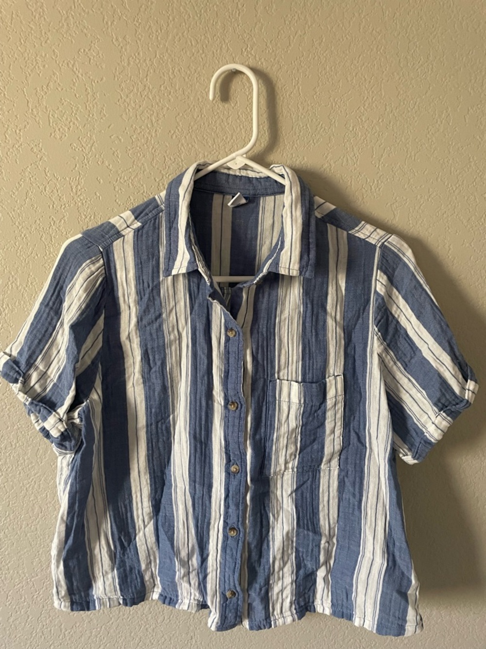 Old Navy Blue & White Vertical Stripe Short-Sleeve Button-Down